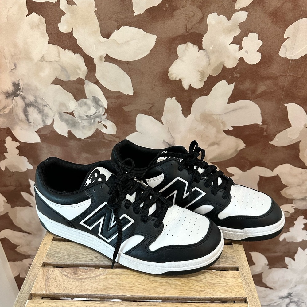 New Balance 480 sneakers in black and white